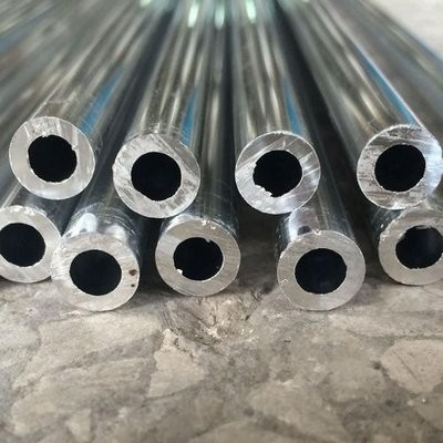 ASTM 1050 1060 Aluminium Alloy Pipe Dipoles Selesai Mulus Untuk Mobil