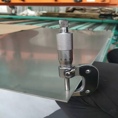 Ketahanan Korosi 316 Pelat Baja Tahan Karat 0.8mm 2B BA 2D Permukaan Cermin Emas Hitam